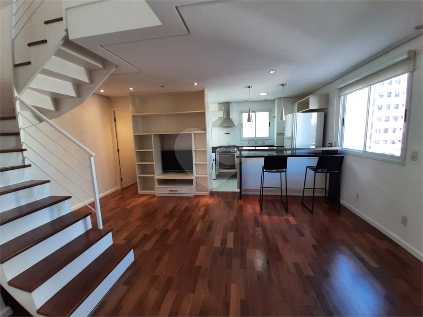 Cobertura de 240m² à venda em Moema - 04 Dorm sendo 02 suítes e 04 vagas.