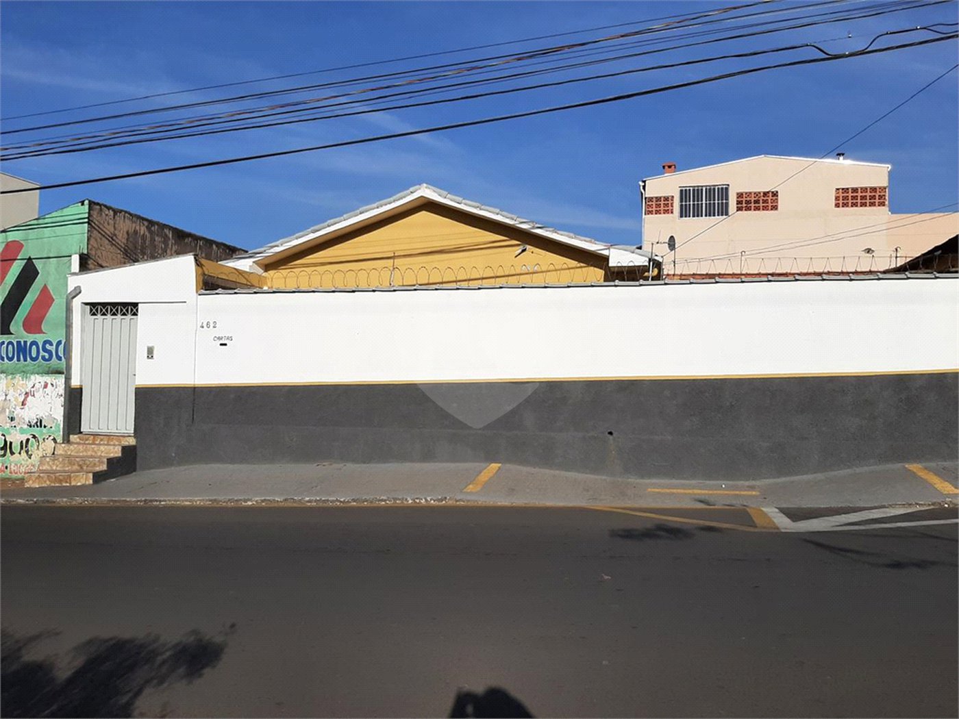 Casa com Salão Comercial no Aracy