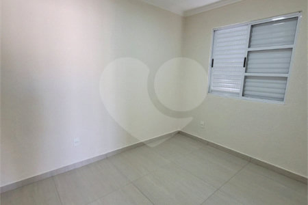 Seu Novo Lar Te Espera: Casa Aconchegante, Pronta para Morar e com 2 dormitórios e Amplo Quintal!
