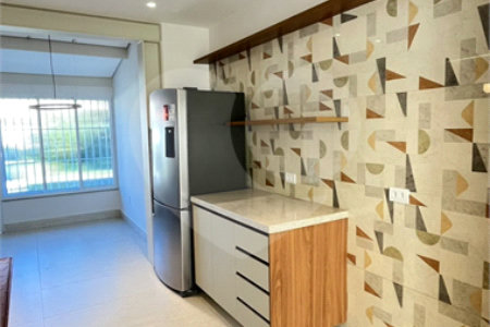 Apartamento com 69 metros todo reformado ao lado da Alameda Lucas em Atibaia.