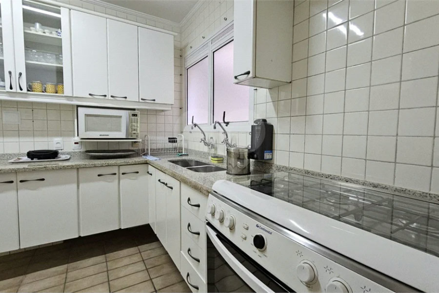 Apartamento à venda com 4 quartos, sendo 2 suítes, em Riviera de São Lourenço, Bertioga, SP