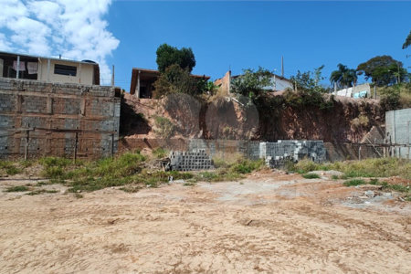 Terreno em Atibaia com 681 metros, pronto para construir, excelente localização, aceita financiamento