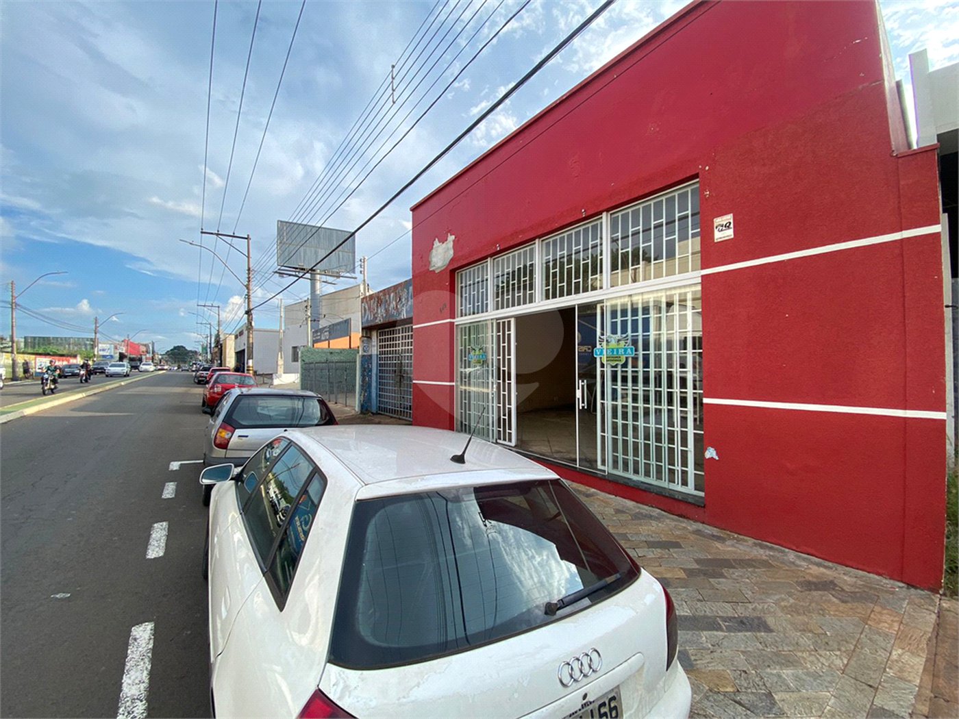 Galpão comercial na Avenida São Carlos- Vila Lutfalla