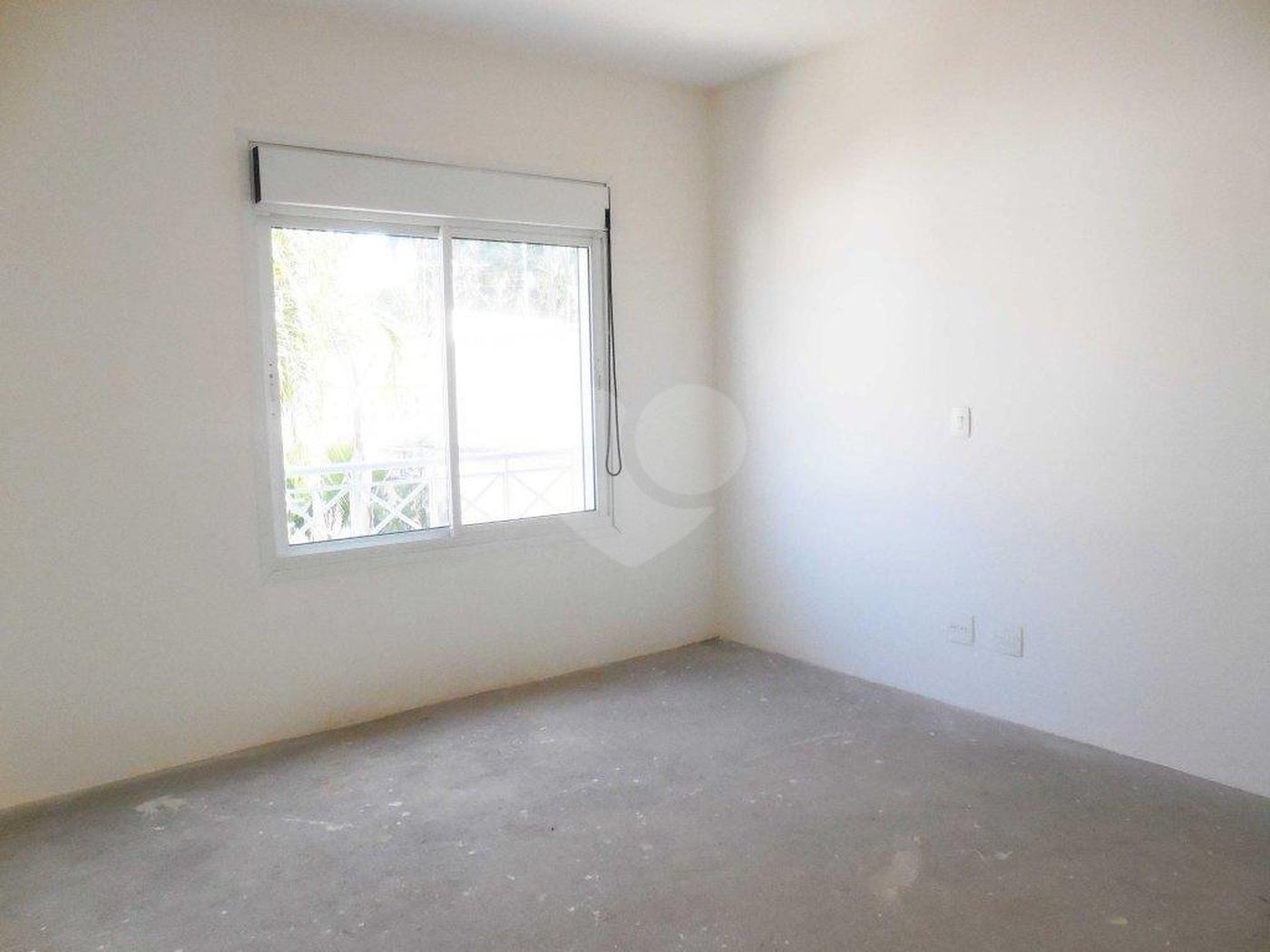 Casa à venda com 4 quartos, sendo 2 suítes, no condomínio Bristol Village, São Paulo - SP