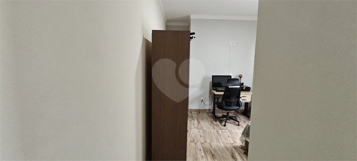 Casa Nova (Apenas 2 Anos) com Suíte: Conforto, Segurança e Localização Privilegiada!