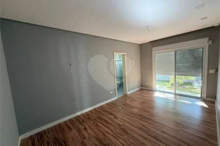 Casa alto padrão condomínio fechado em Atibaia com 4 suítes e ampla área de lazer, espaço gourmet, piscina, 6 vagas garagem
