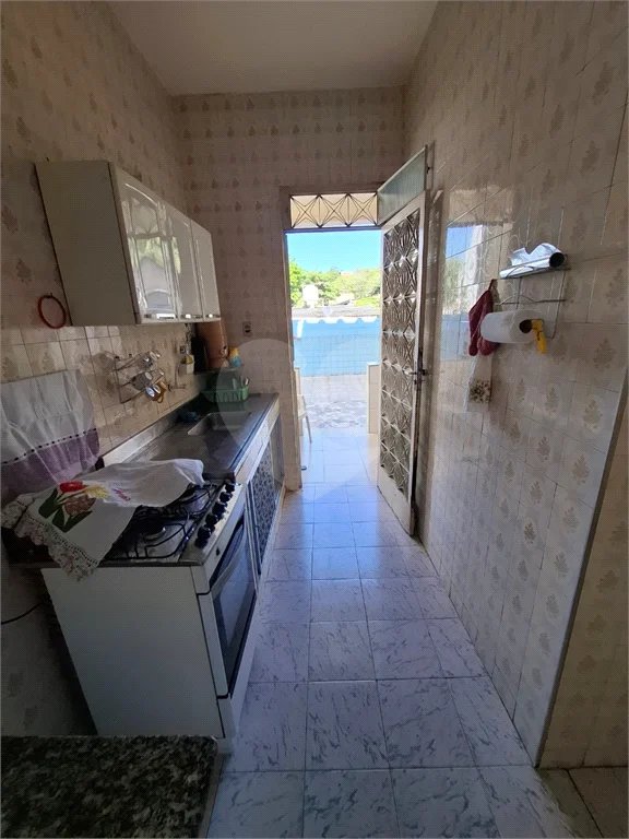 Ó TIMO CASA COM 3 QUARTOS E TERRAÇO EM CONTOMINIO FECHADO