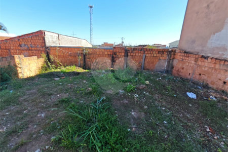 Oportunidade Comercial: Terreno de 525m² em Localização Estratégica no Parque Sissi!