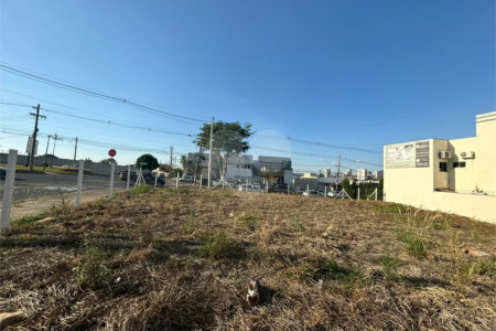 Terreno à venda em Jardim Esplanada - SP