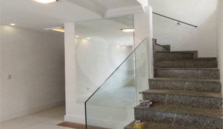 Sobrado à venda com 4 quartos, sendo 1 suíte,  em Vila Brasilina, São Paulo, SP