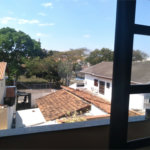 Sobrado espaçoso e bem localizado