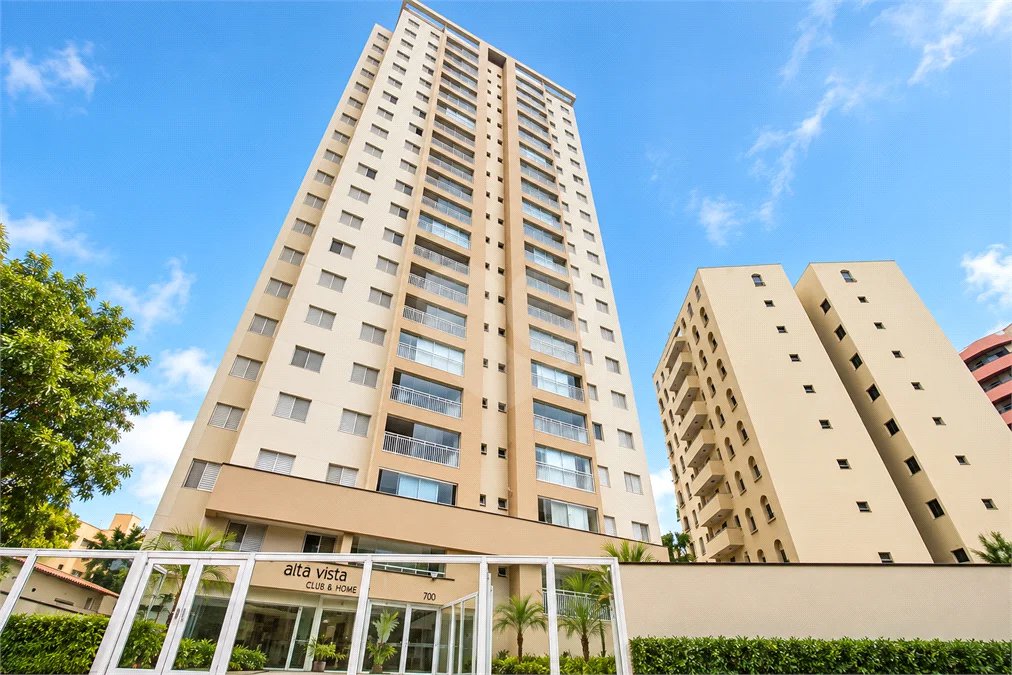 Apartamento de 84 m² no Centro de São Bernardo do Campo, com 2 dormitórios + 1 reversível, varanda gourmet com churrasqueira e lazer completo de clube.