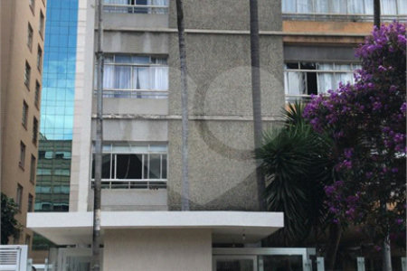 Apartamento à venda no bairro Bela Vista.