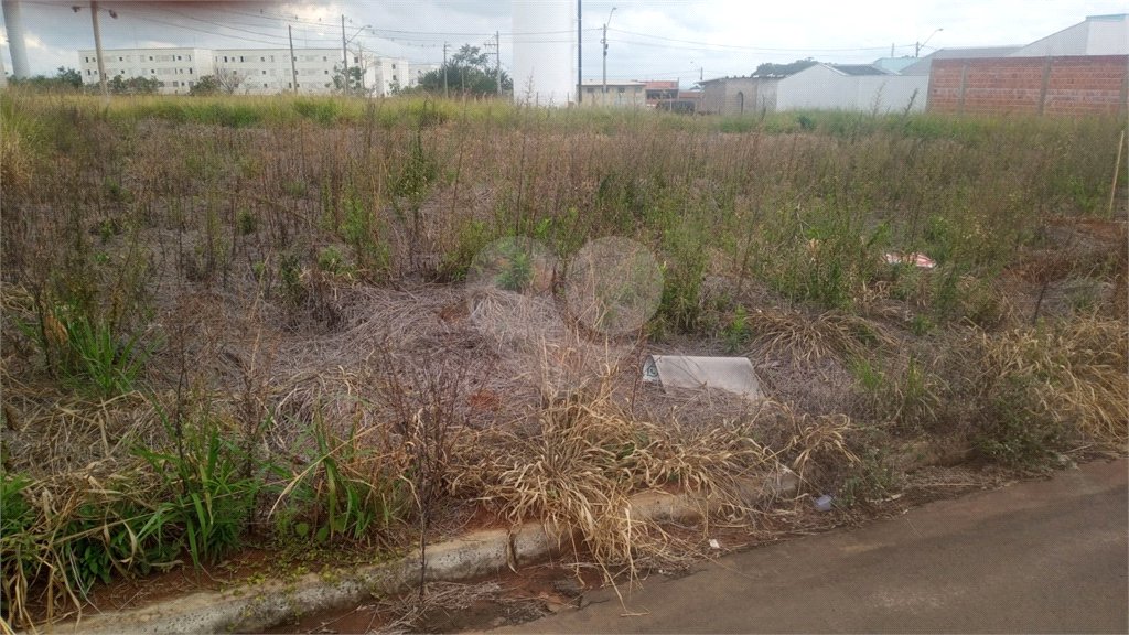 Lote no Jardim do Bosque, aceita financiamento ou aquisição de terreno e construção .