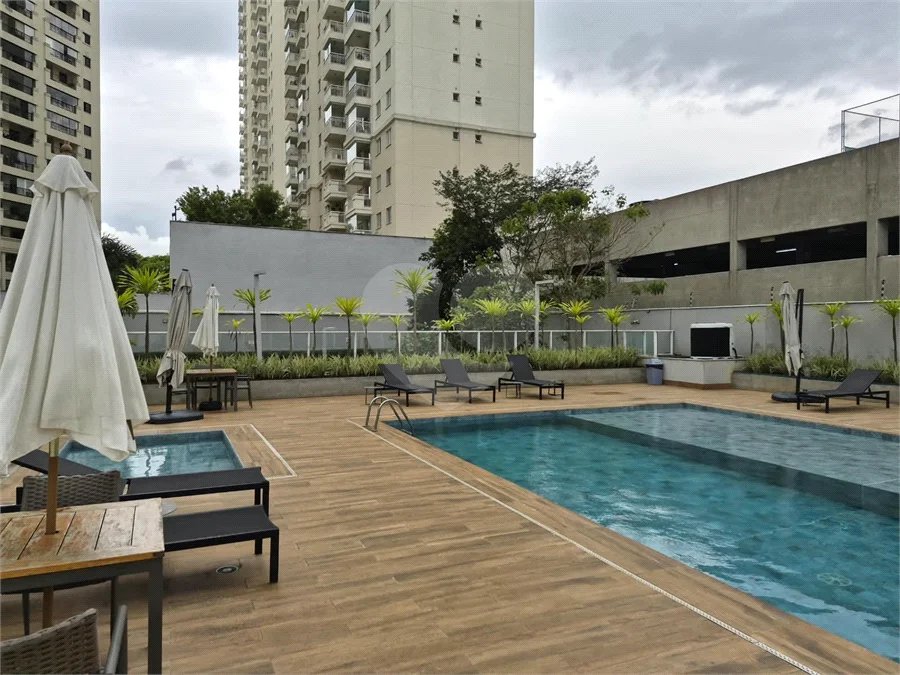 Oportunidade na Vila Leopoldina!! Apartamento com dois dormitórios, sendo uma suíte, dois banheiros, e com duas vagas.