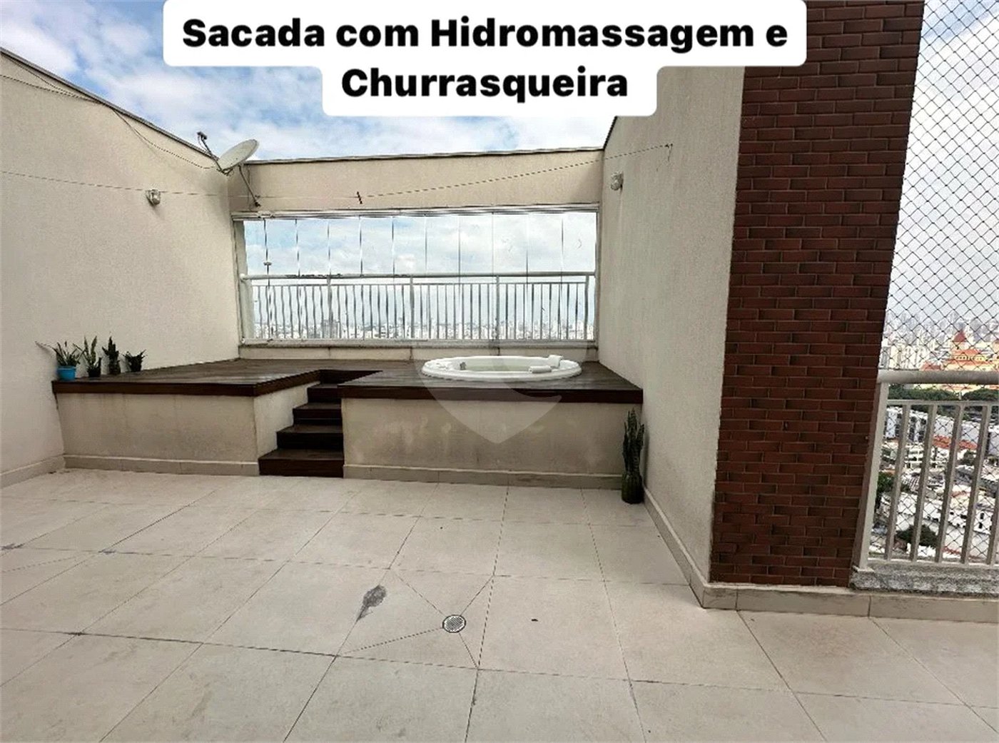 Apartamento com 246m² , 4 dormitórios , sendo 2 suítes , 4 vagas de garagem , à venda na Penha.