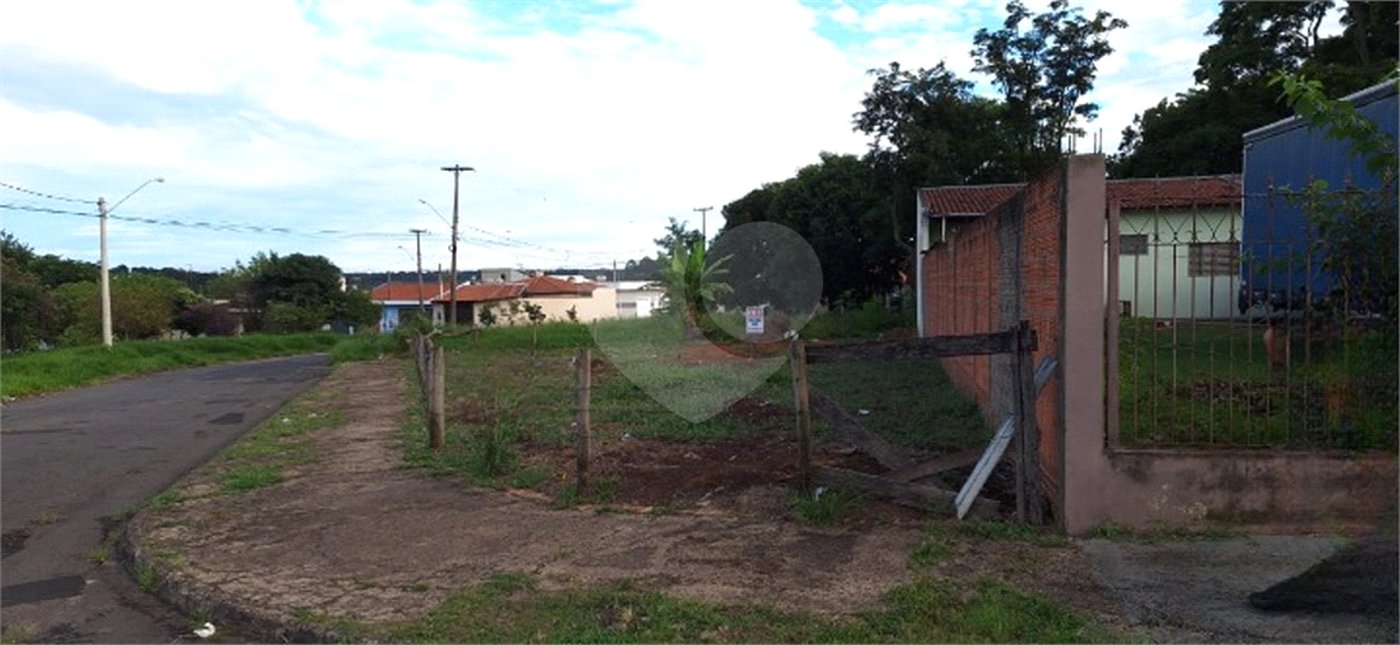 Terreno com 441 m² de área total no Jardim Munique.