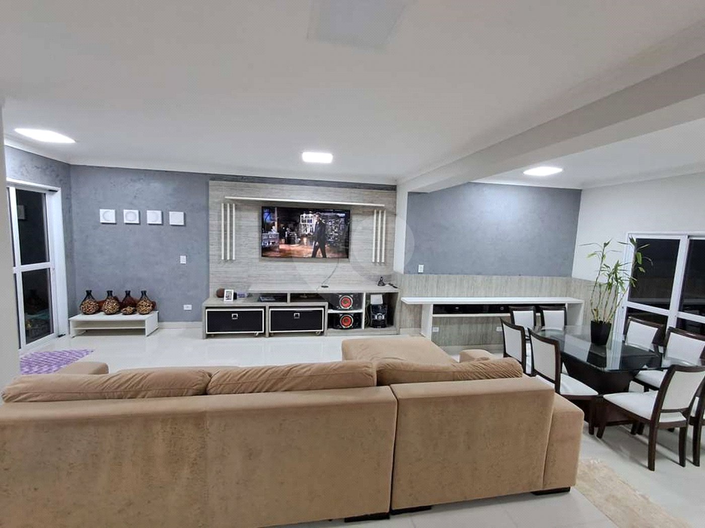 Casa de Alto Padrão à Venda e Locação - Condomínio Vila Verde