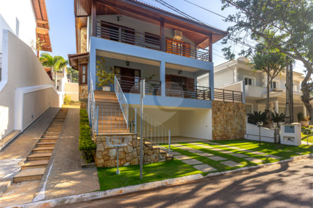 Belíssimo sobrado com piscina aquecida no Condomínio Villagio Capriccio - Louveira SP.
