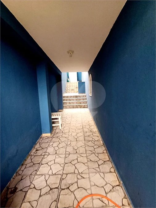 Casa à venda em Atibaia com 5 dormitórios (1 suíte), piscina e área gourmet, 2 vagas garagem, avalia permuta e financiamento