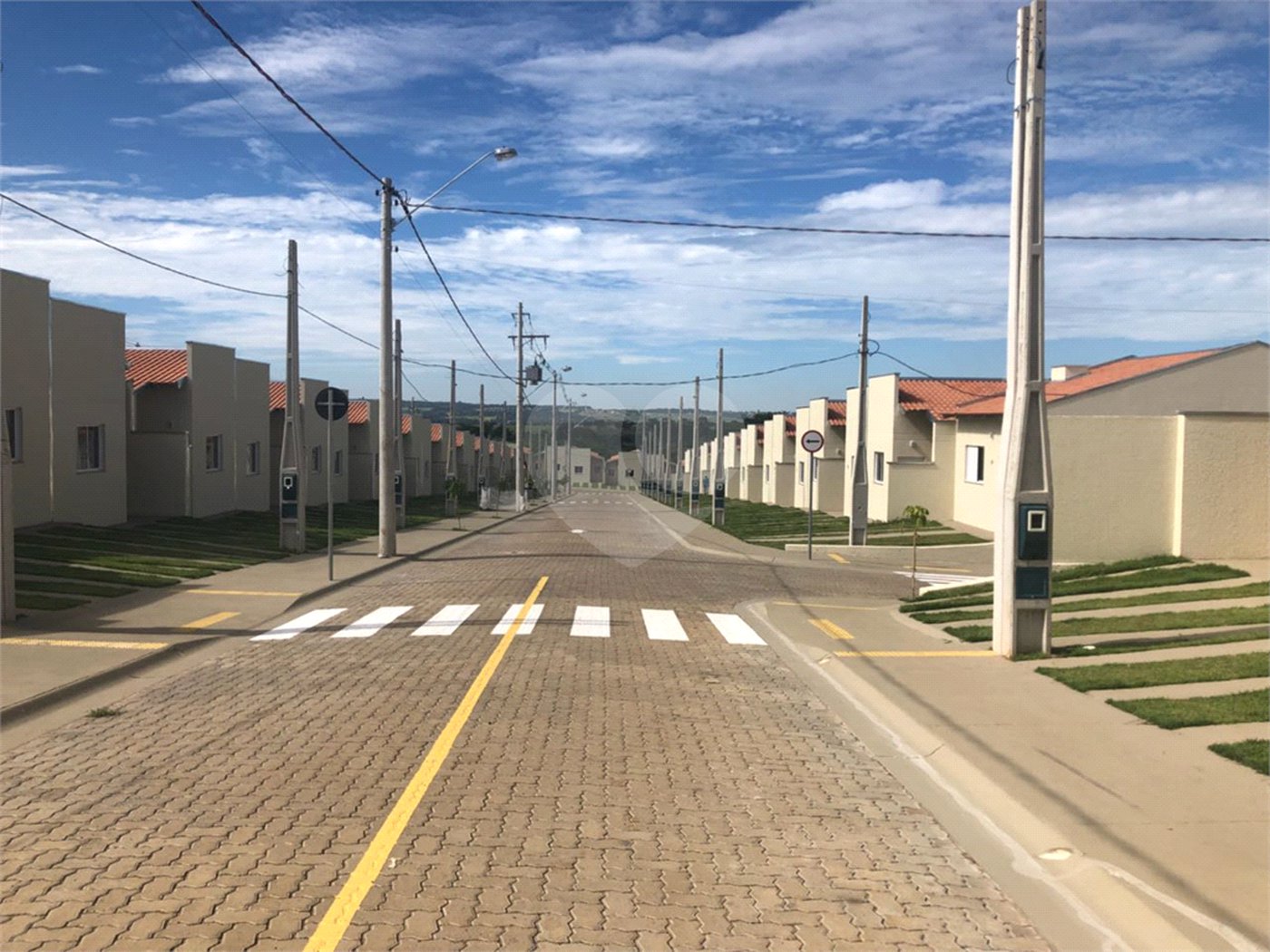 Casa térrea no Condomínio Bosques dos Jatobás