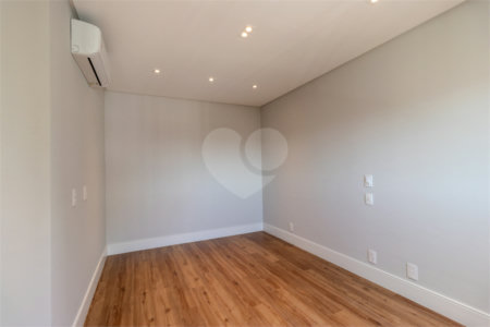 Apartamento para venda em Moema com 3 quartos, sendo 3 suítes, 2 vagas, 149 m²