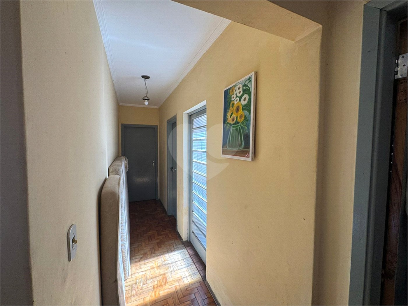 Casa com salão comercial, á venda, em São Carlos-SP.