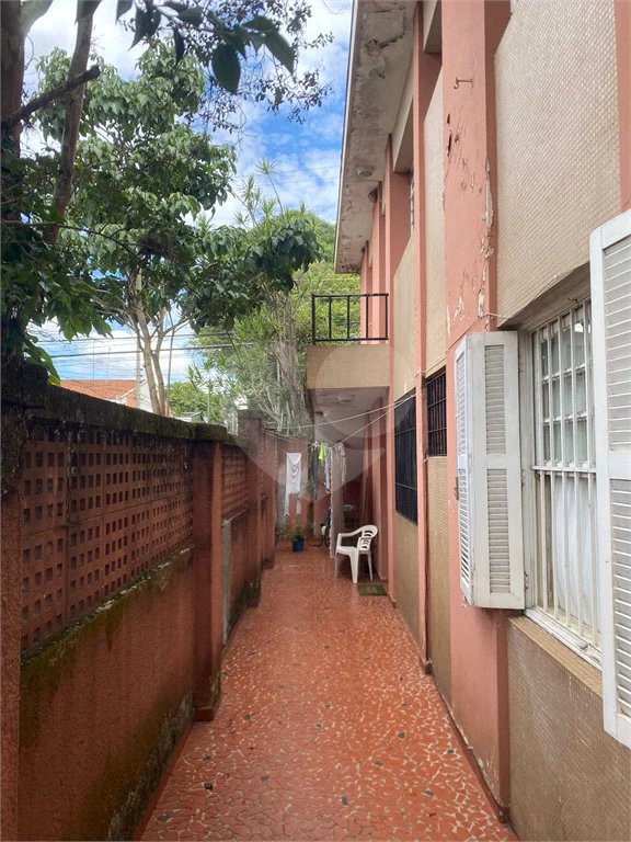 Sobrado á venda em Moema de 280m² com 3 vagas 3 dormitórios e 5 banheiros