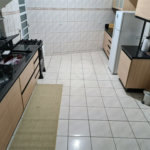 3 dormitórios, 2 suítes, banheiro, sala, cozinha ampla e 2 vagas de garagem