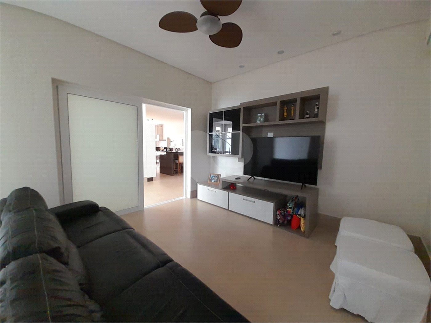 Casa à Venda no Condomínio Damha III – Elegância e Conforto para sua Família
