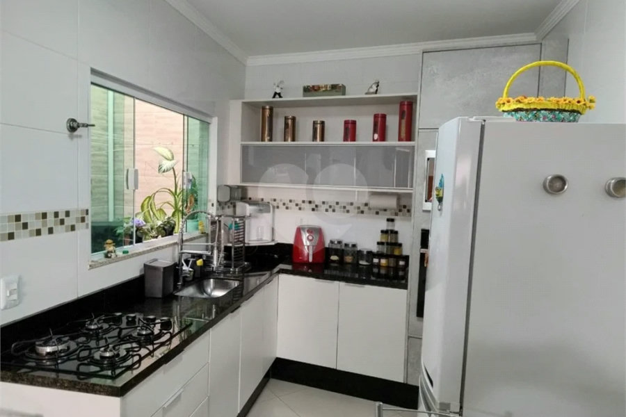 Vende-se Sobrado com 2 Suítes em Condomínio Fechado – Vila Ré