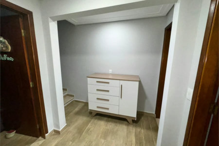 Casa à venda com 3 quartos, sendo 1 suíte, no condomínio Residencial Jardim das Flores 1510, Cotia - SP