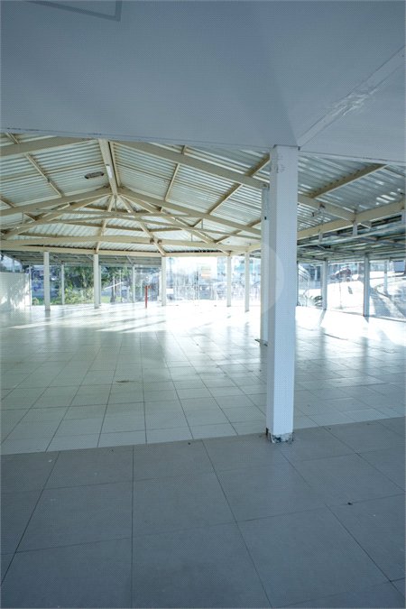 Lindo Salão Comercial para locação com 924m2 no Centro de Atibaia