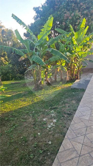 Indaiatuba- condominio Vale das Laranjeiras - Itaici - Terreno 3040,00 ms- construida 220ms - 3 dormitórios, sendo 2 suítes e uma suíte master com closet, além de uma sala ampla com 3 ambientes, Cozinha planejada,, campo de futebol/vôlei, Area de lazer com piscina, espaço gourmet com churrasque