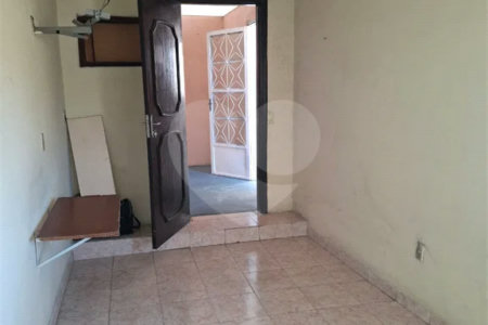 Ó TIMO CASA COM 3 QUARTOS E TERRAÇO EM CONTOMINIO FECHADO