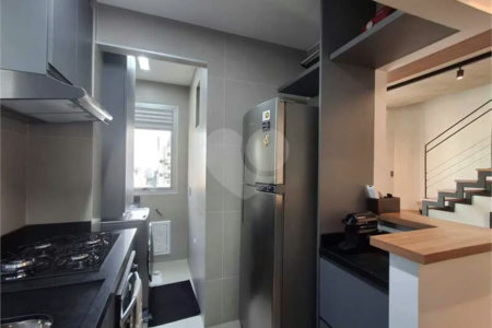 Apartamento totalmente decorado em Moema com 70 m2 , 2 quartos, 2 suítes e 2 vagas, ambientes com ar condicionado.