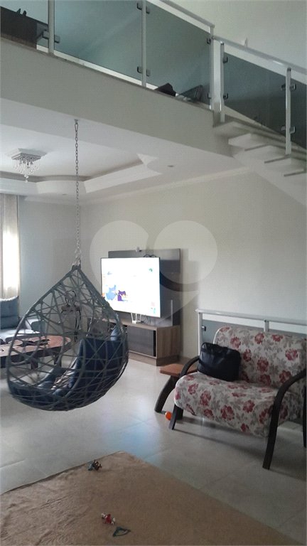 Chácara em Área Rural de Piracaia, com casa principal + 4 kitnets alugadas, excelente localização