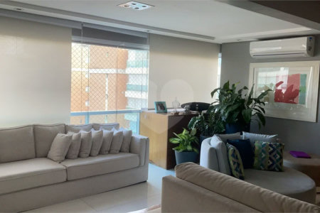 Apartamento na Mooca com 204 m² com vista maravilhosa, sendo 3 suítes e 4vagas.
