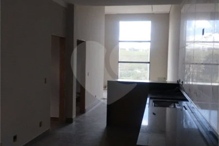 Casa em Atibaia com 3 dormitórios (1 suíte), sala 2 ambientes, piscina, 2 vagas de garagem, aceita financiamento