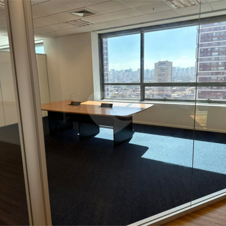 Conjunto comercial com 266m², 8 vagas, para locação no Brooklin