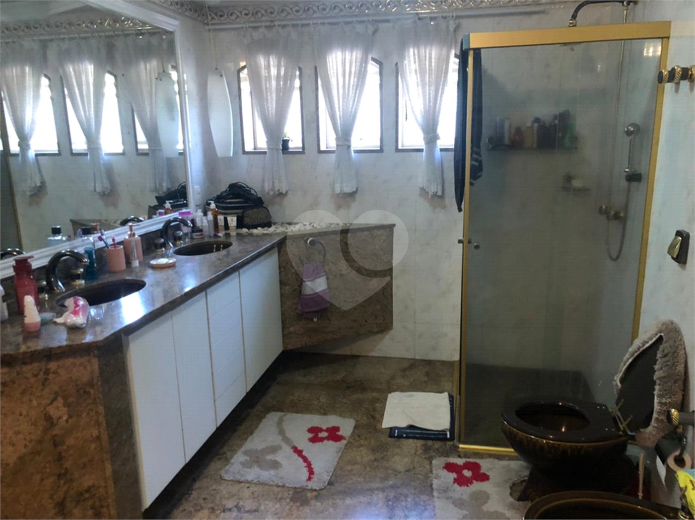 Sobrado com 363m² à venda no Alto da Moóca - 3 suítes e 6 vagas.