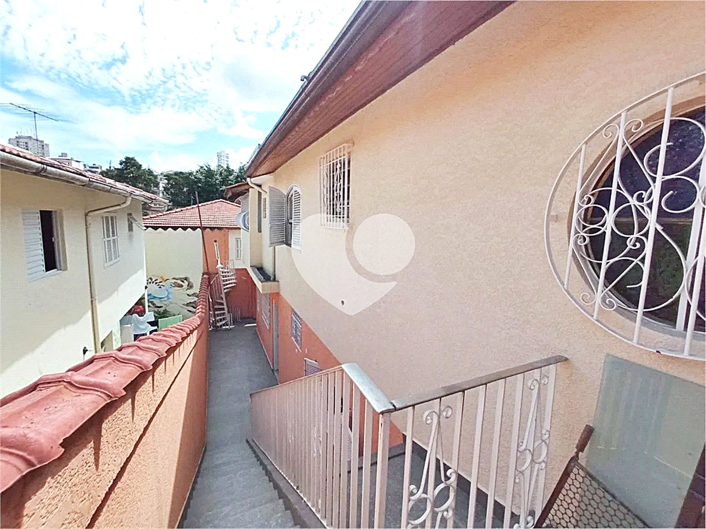 Casa Santa Teresinha | 4 Suítes | 280m² | 3 Vagas | Excelente Localização