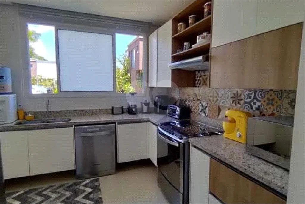 Maravilhosa Casa em Condomínio com 4 Suítes na Praia de Juquehy!!!
