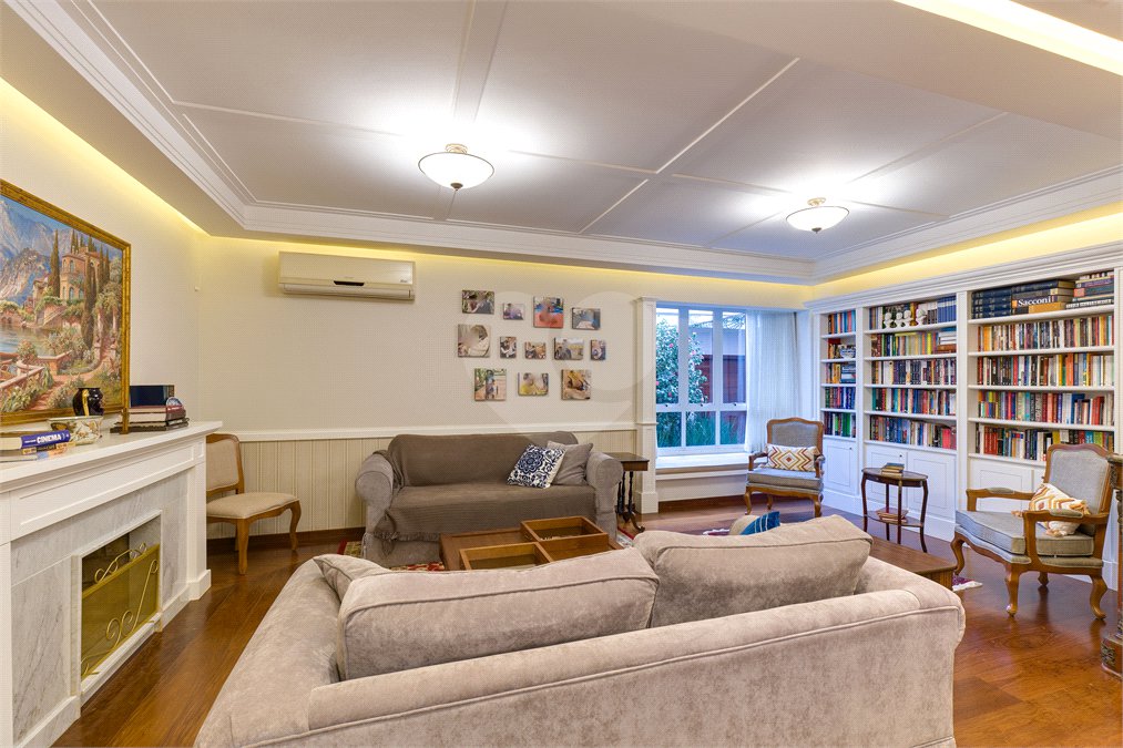 Casa à venda com 4 quartos, sendo 2 suítes,  em Alto da Boa Vista, São Paulo, SP