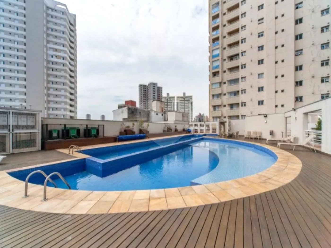 Apartamento á venda MOBILIADO com 128m², 3 suítes, 2 vagas, no centro de Santo André