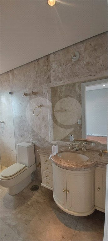 Apartamento à venda no Campo Belo de 245m² com 3 suítes e 3 vagas