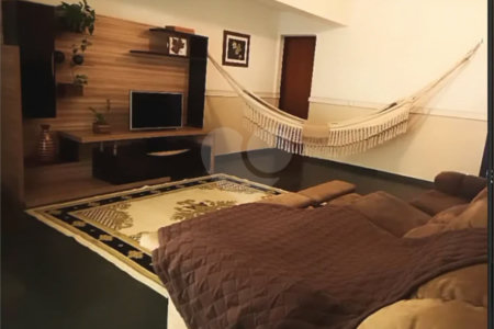 Sobrado de 242 m² com 3 Suítes e 4 Vagas de Garagem no Ipiranga
