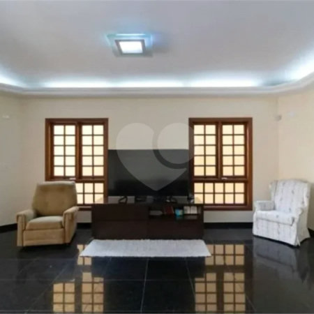 Casa com 3 dormitórios sendo 3 suítes com 03 vagas de garagem.
