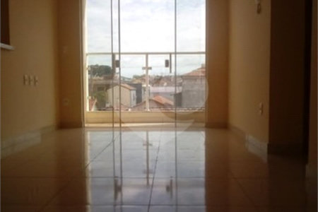 Apartamento no Condomínio Residencial Clarice.