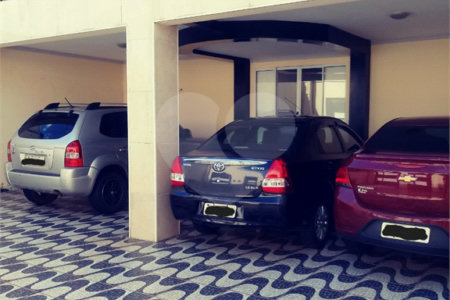 Excelente sobrado com quatro casas